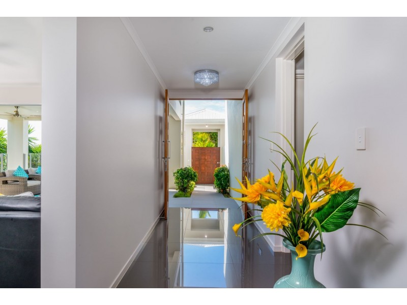 89 Daphne Drive, Redlynch QLD 4870