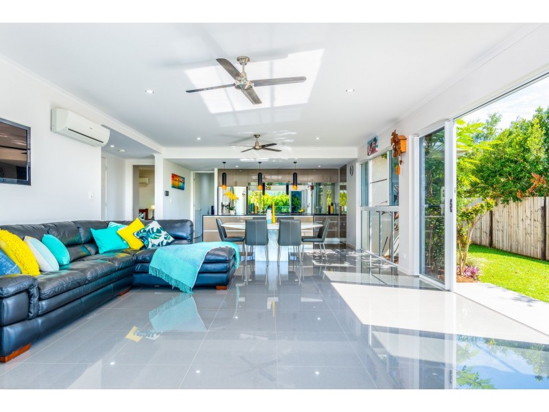 89 Daphne Drive, Redlynch QLD 4870