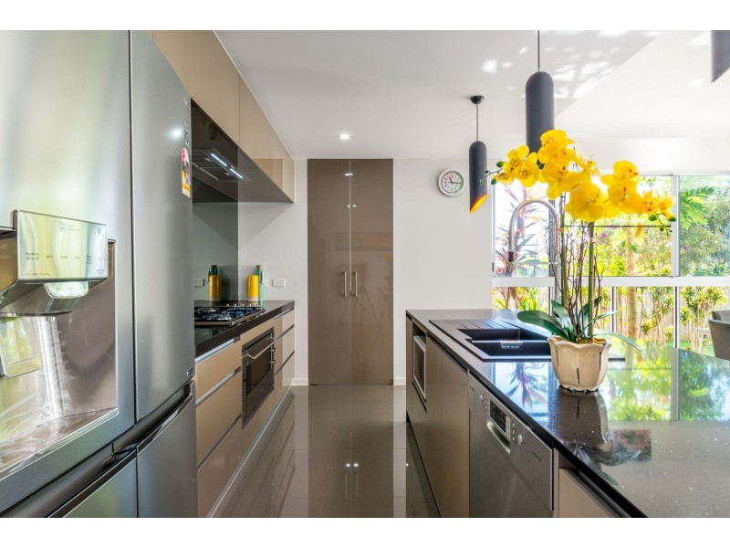 89 Daphne Drive, Redlynch QLD 4870