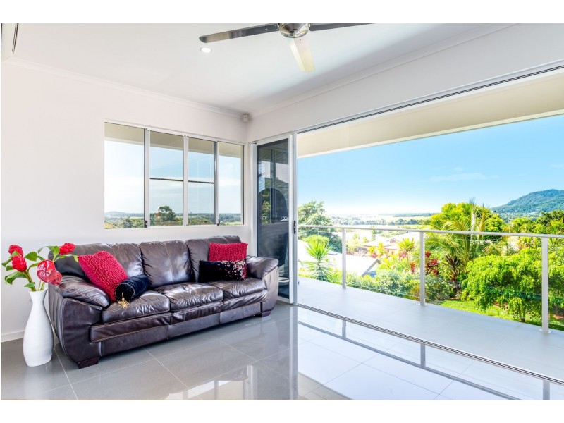 89 Daphne Drive, Redlynch QLD 4870