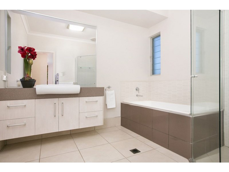 1 Rossmann Road, Smithfield QLD 4878
