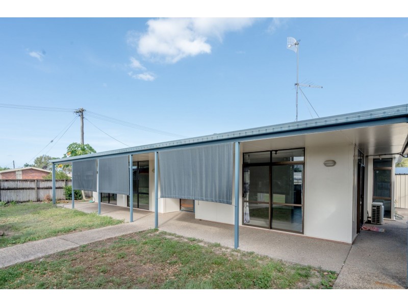 15 Veivers Close, Westcourt QLD 4870