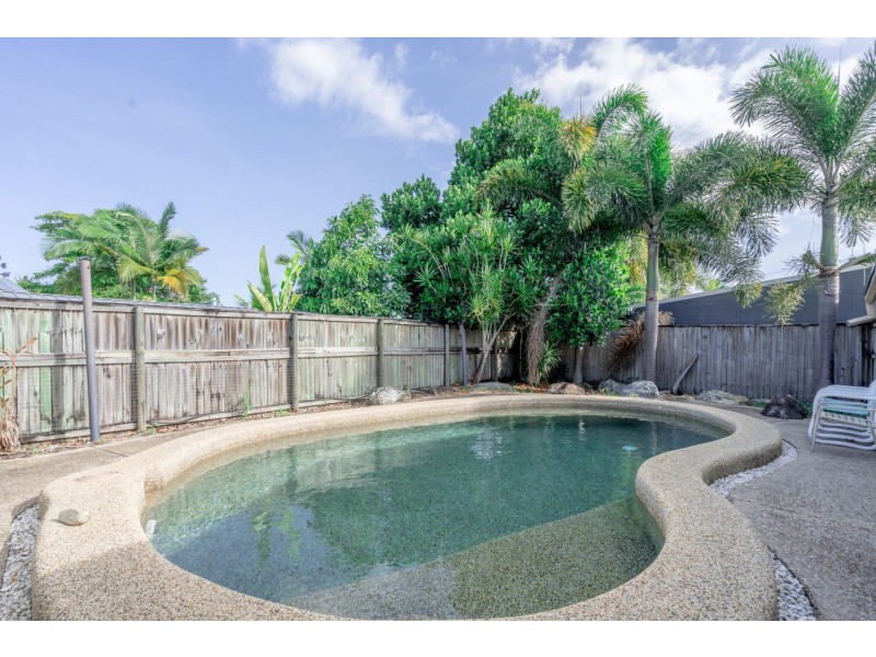 15 Veivers Close, Westcourt QLD 4870