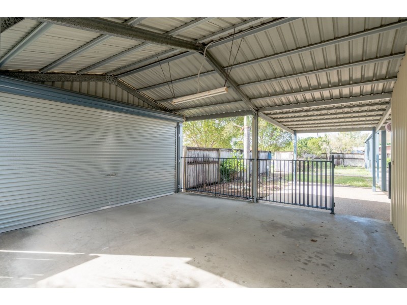 15 Veivers Close, Westcourt QLD 4870