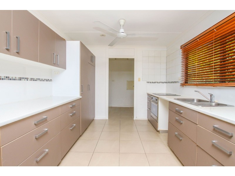 15 Veivers Close, Westcourt QLD 4870