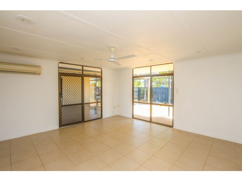 15 Veivers Close, Westcourt QLD 4870