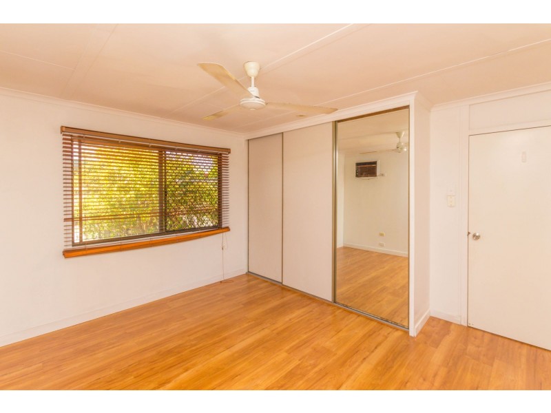 15 Veivers Close, Westcourt QLD 4870