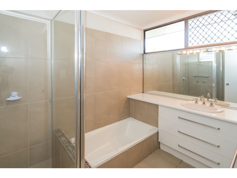 15 Veivers Close, Westcourt QLD 4870
