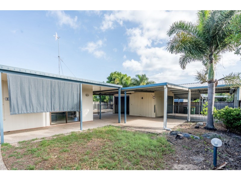 15 Veivers Close, Westcourt QLD 4870