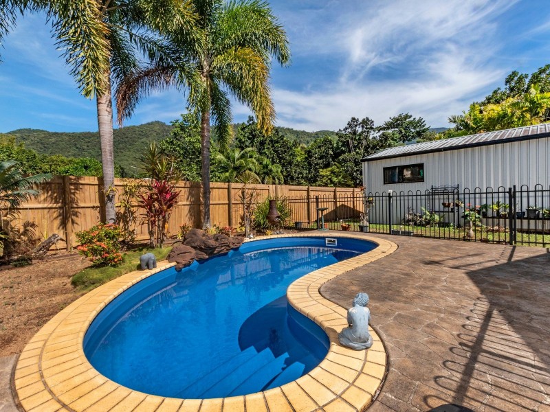 6 Jak Gee Street, Redlynch QLD 4870