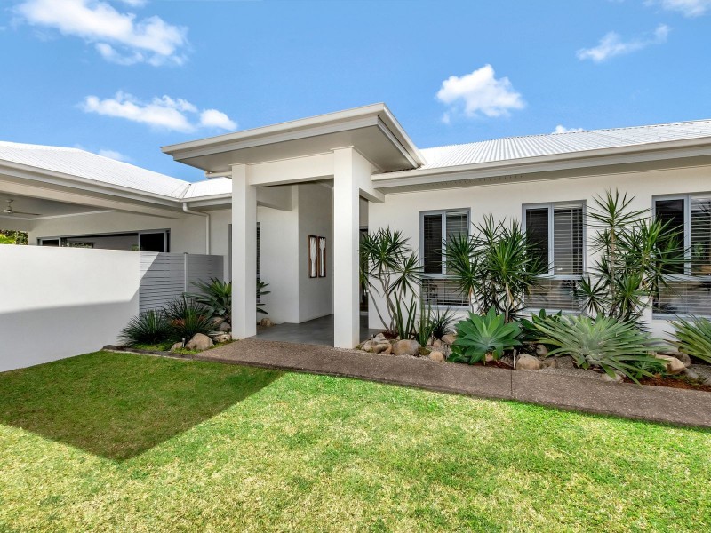 44 Aroona Street, Caravonica QLD 4878