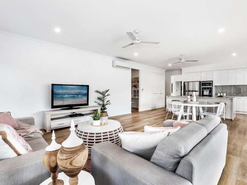 44 Aroona Street, Caravonica QLD 4878