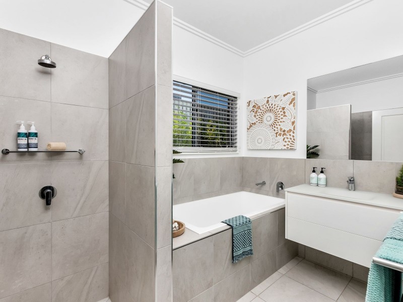 44 Aroona Street, Caravonica QLD 4878