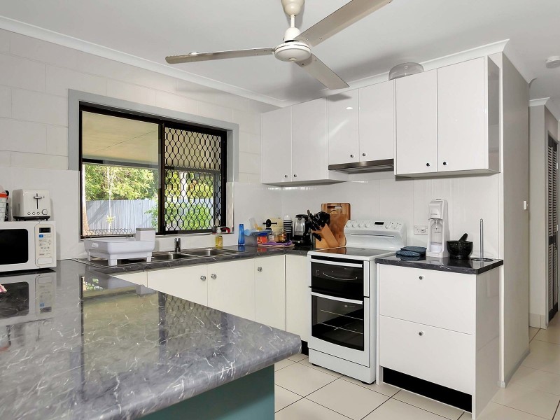 8 Impey Street, Caravonica QLD 4878