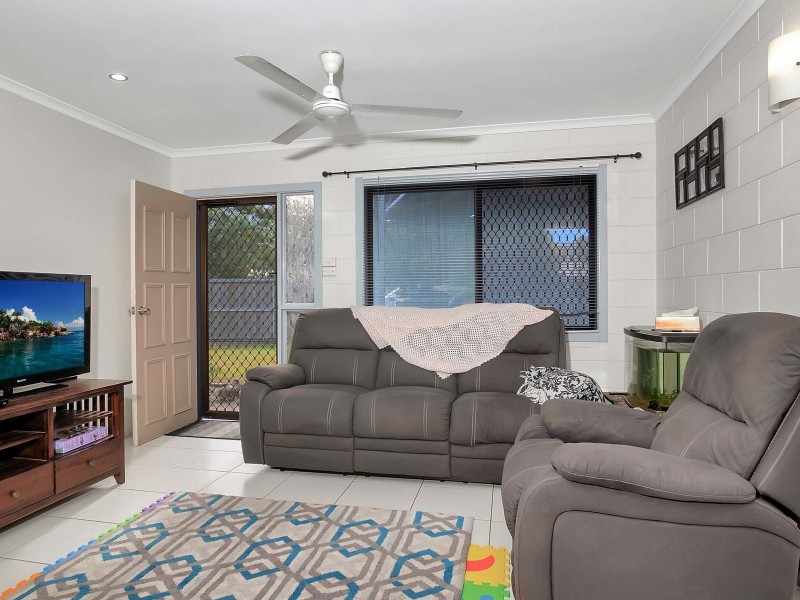 8 Impey Street, Caravonica QLD 4878