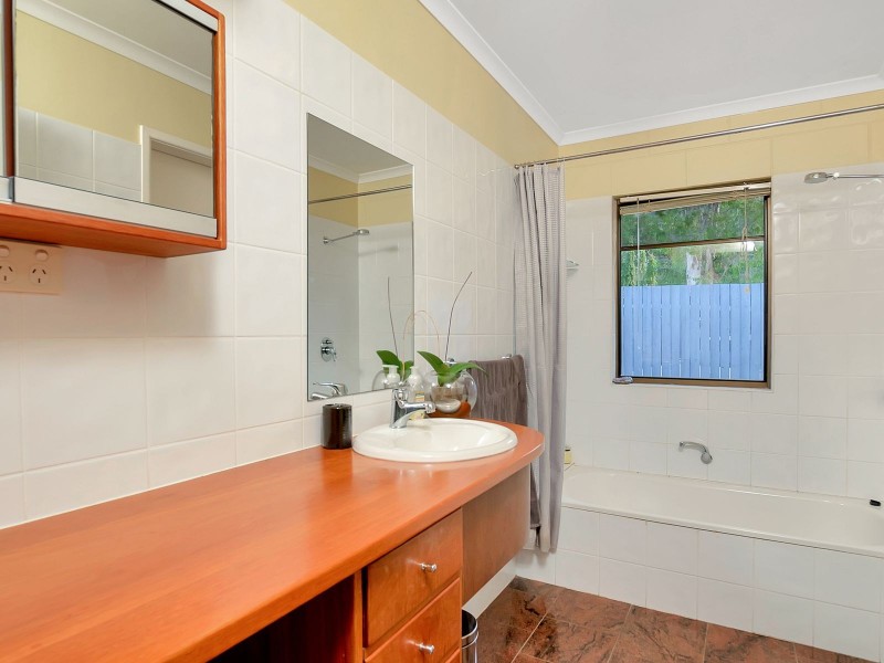 8 Impey Street, Caravonica QLD 4878