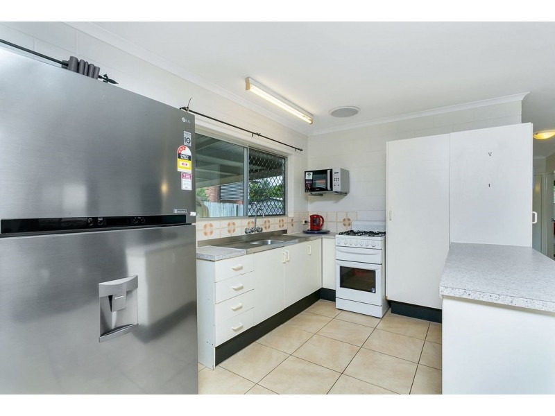 20 Serissa Street, Mooroobool QLD 4870