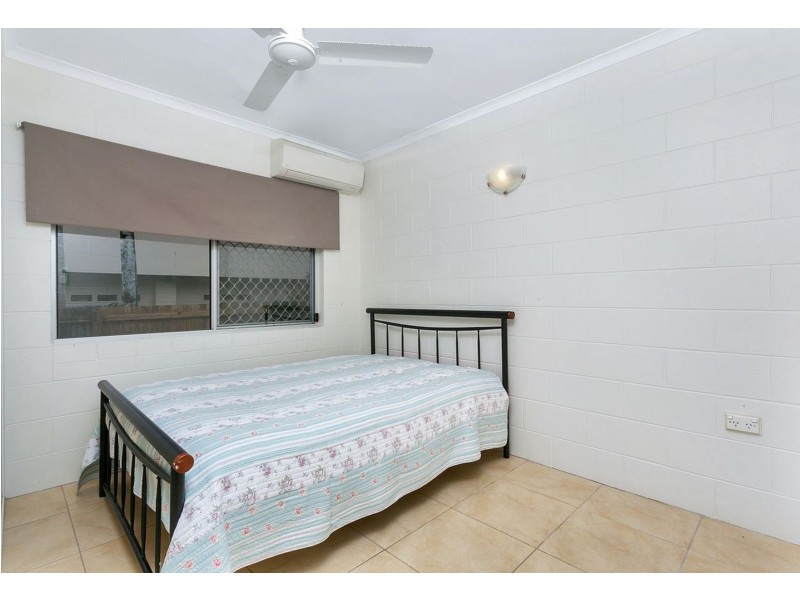 20 Serissa Street, Mooroobool QLD 4870
