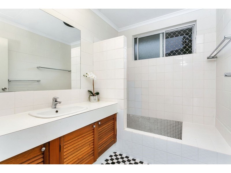 20 Serissa Street, Mooroobool QLD 4870
