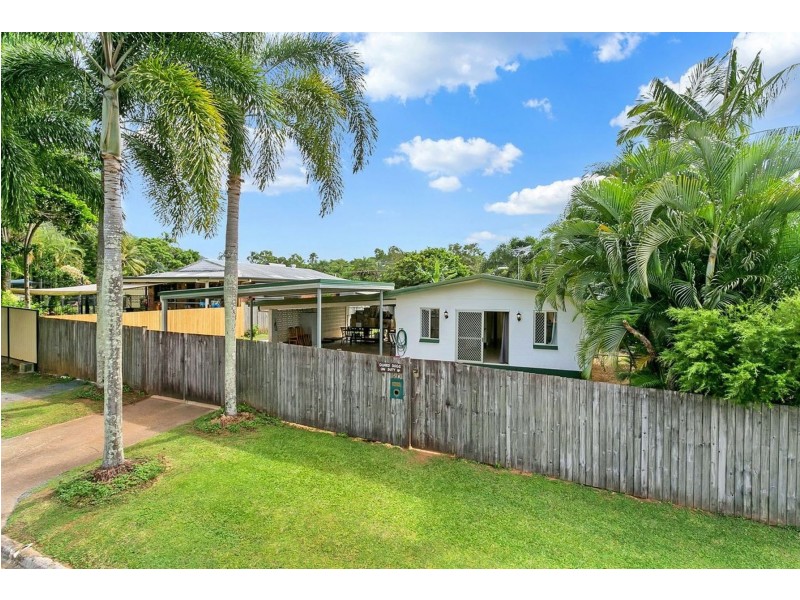 20 Serissa Street, Mooroobool QLD 4870