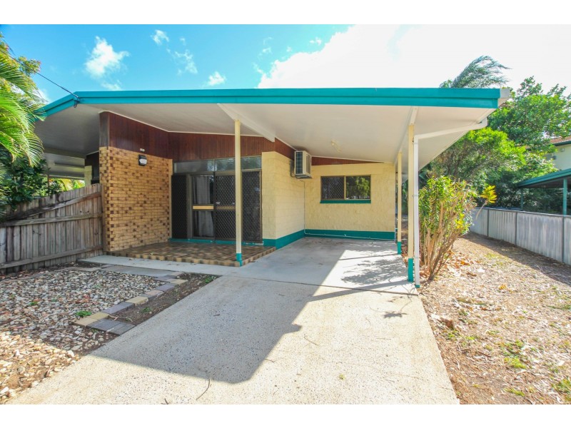 2/10 Vivian Close, Westcourt QLD 4870
