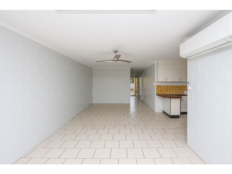 2/10 Vivian Close, Westcourt QLD 4870