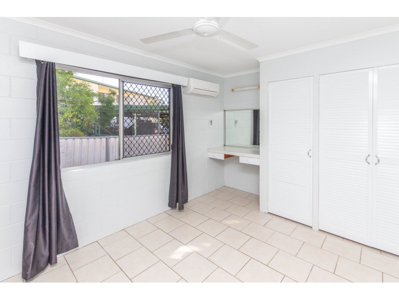 2/10 Vivian Close, Westcourt QLD 4870