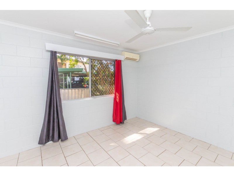 2/10 Vivian Close, Westcourt QLD 4870