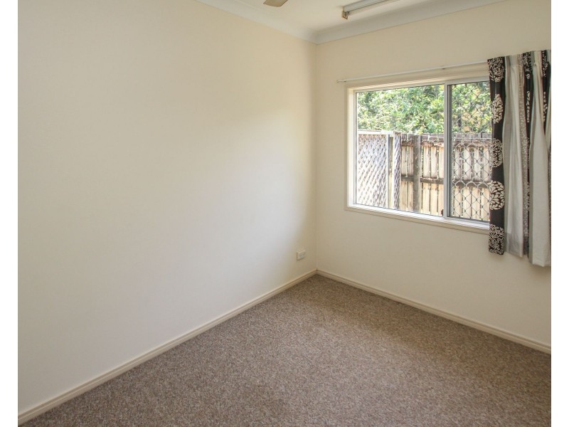 2/364 McCoombe Street, Mooroobool QLD 4870