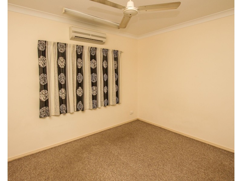 2/364 McCoombe Street, Mooroobool QLD 4870