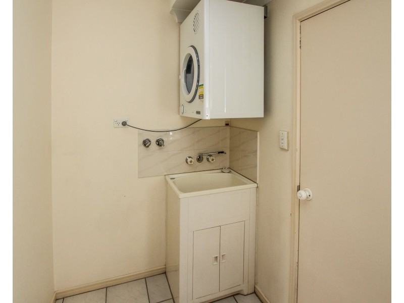 2/364 McCoombe Street, Mooroobool QLD 4870