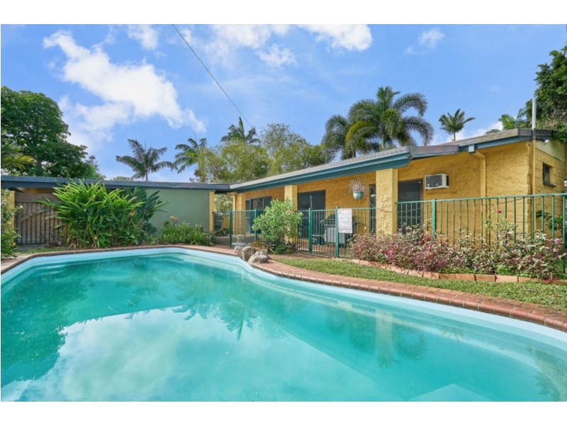 15 Pepperina Street, Mooroobool QLD 4870