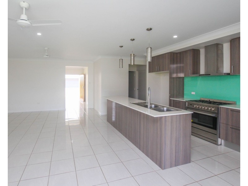 8 Byerstown Link, Trinity Park QLD 4879