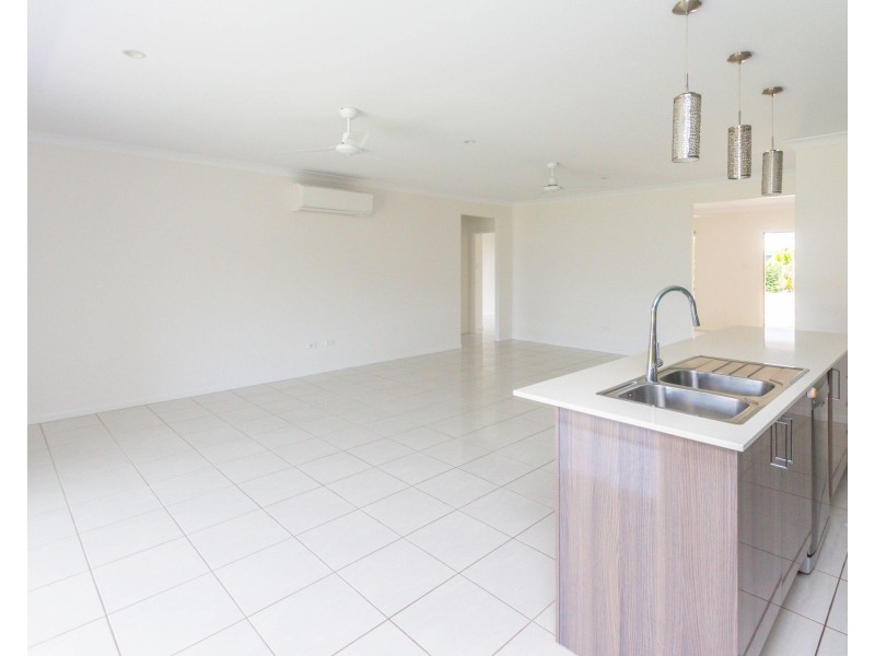 8 Byerstown Link, Trinity Park QLD 4879