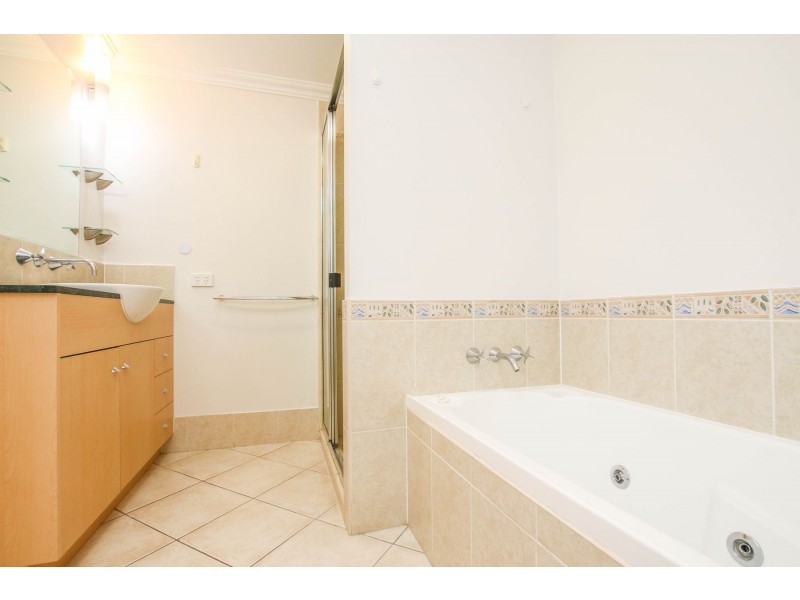7/304 Lake Street, Cairns North QLD 4870