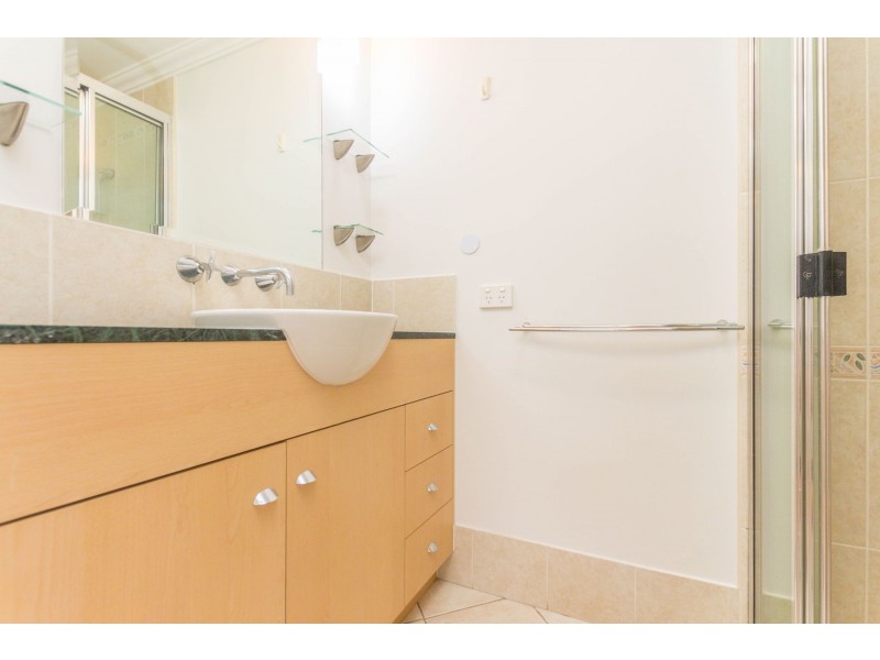 7/304 Lake Street, Cairns North QLD 4870