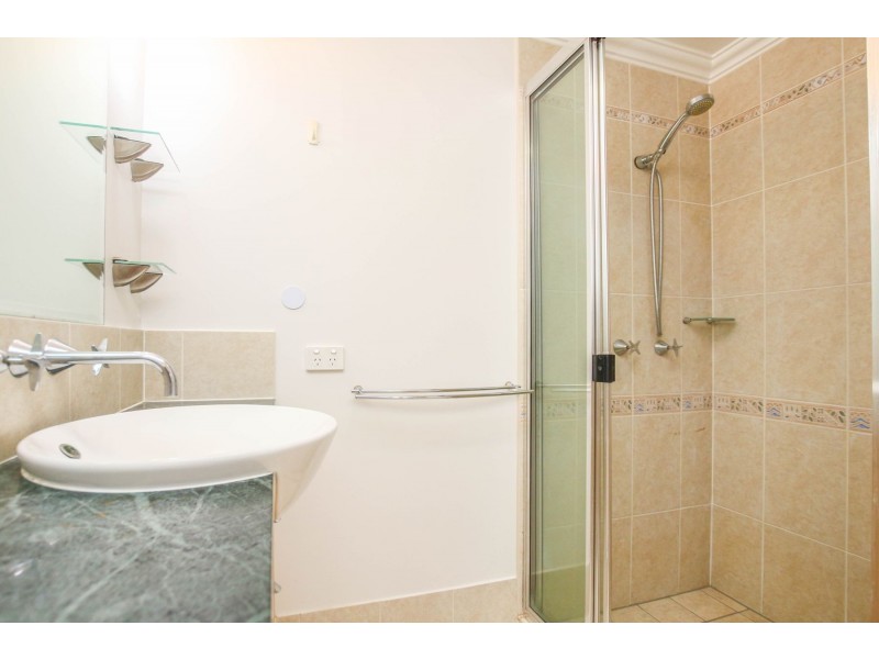 7/304 Lake Street, Cairns North QLD 4870