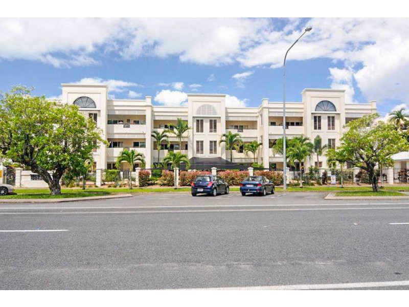 7/304 Lake Street, Cairns North QLD 4870