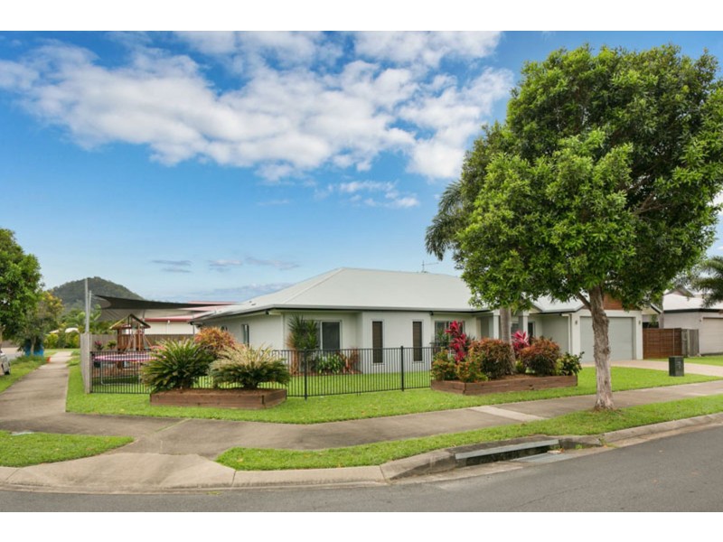 1 Chystanthus Street, Trinity Park QLD 4879