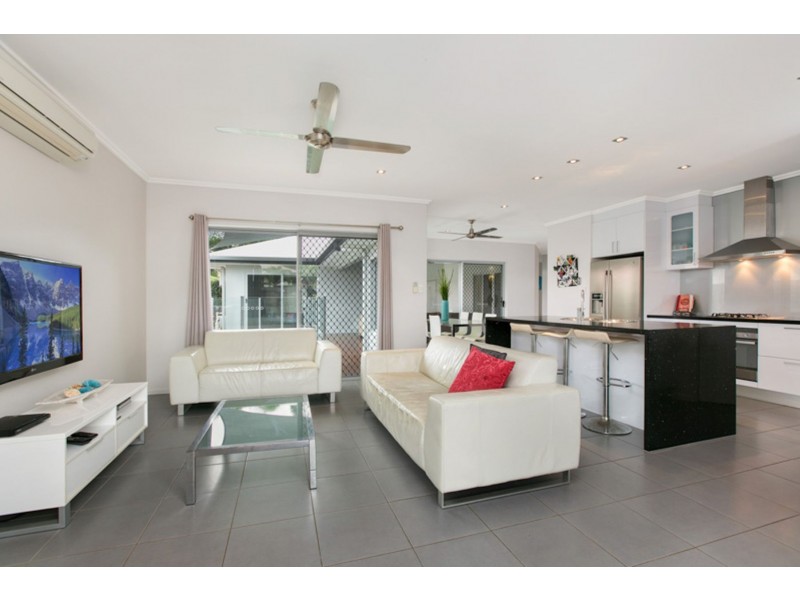 1 Chystanthus Street, Trinity Park QLD 4879