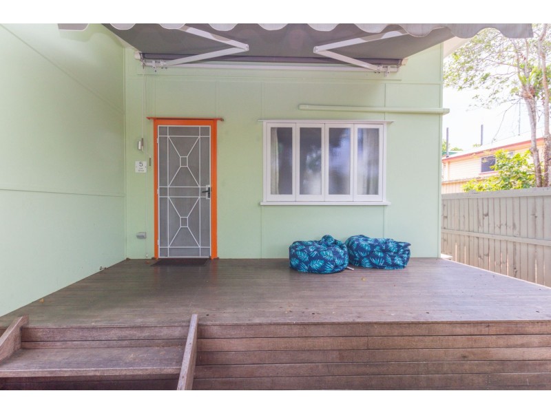 5 Law Street, Cairns North QLD 4870
