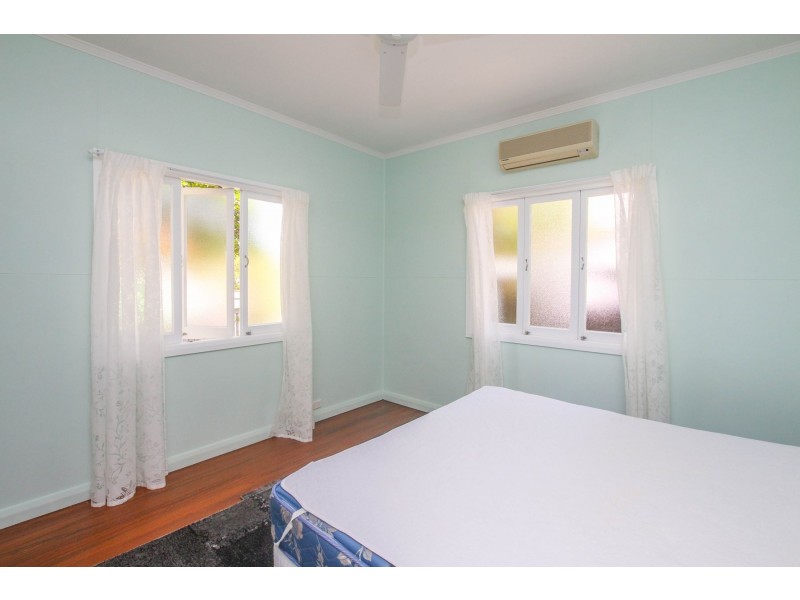 5 Law Street, Cairns North QLD 4870