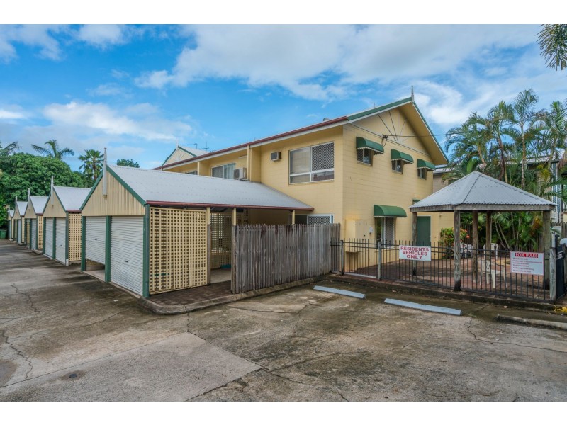 1/3 Tenni Street, Redlynch QLD 4870