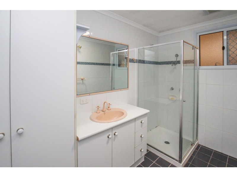 28 Angela Street, Woree QLD 4868