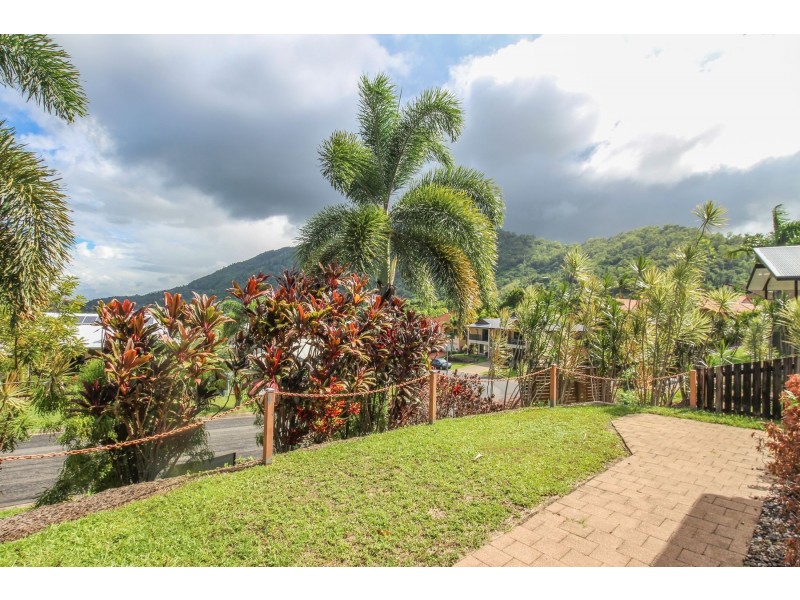 17 Barossa Close, Brinsmead QLD 4870