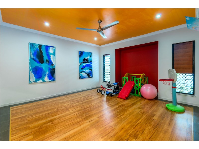 9 Parrot Close, Kanimbla QLD 4870
