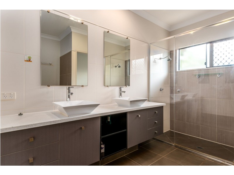 9 Parrot Close, Kanimbla QLD 4870