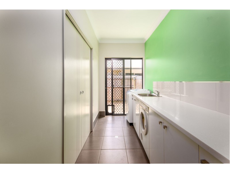 9 Parrot Close, Kanimbla QLD 4870