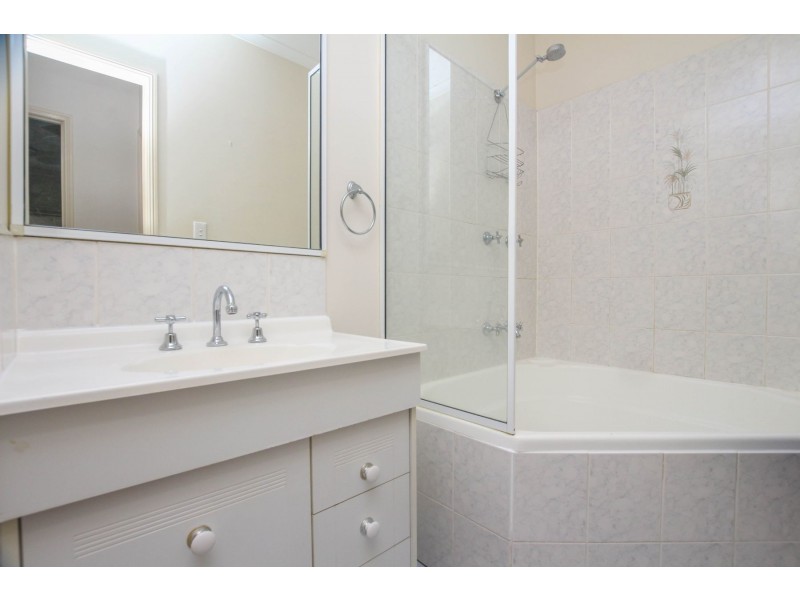 4/8-10 Ascot Avenue, Westcourt QLD 4870