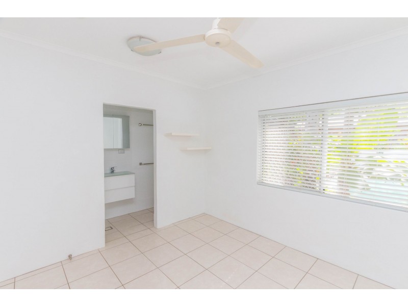 5 Lomatia Close, Redlynch QLD 4870